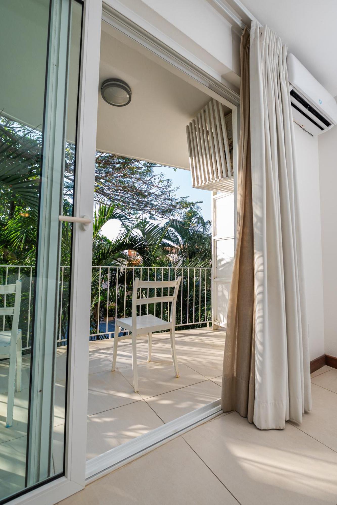 Paradise Beach Hotel & Resort West Bay Ngoại thất bức ảnh