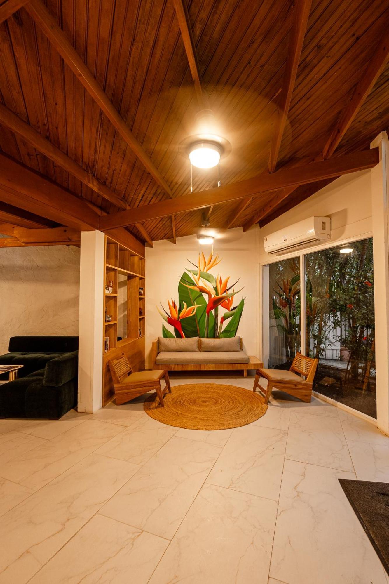 Paradise Beach Hotel & Resort West Bay Ngoại thất bức ảnh