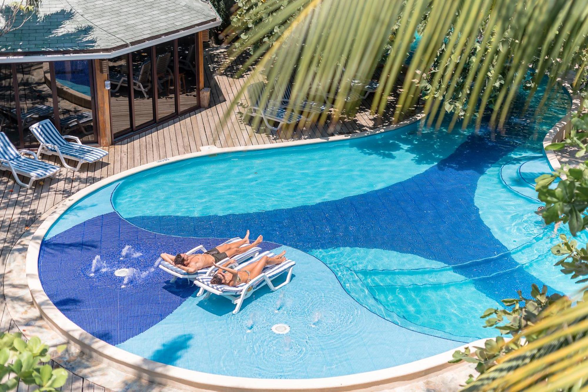 Paradise Beach Hotel & Resort West Bay Ngoại thất bức ảnh