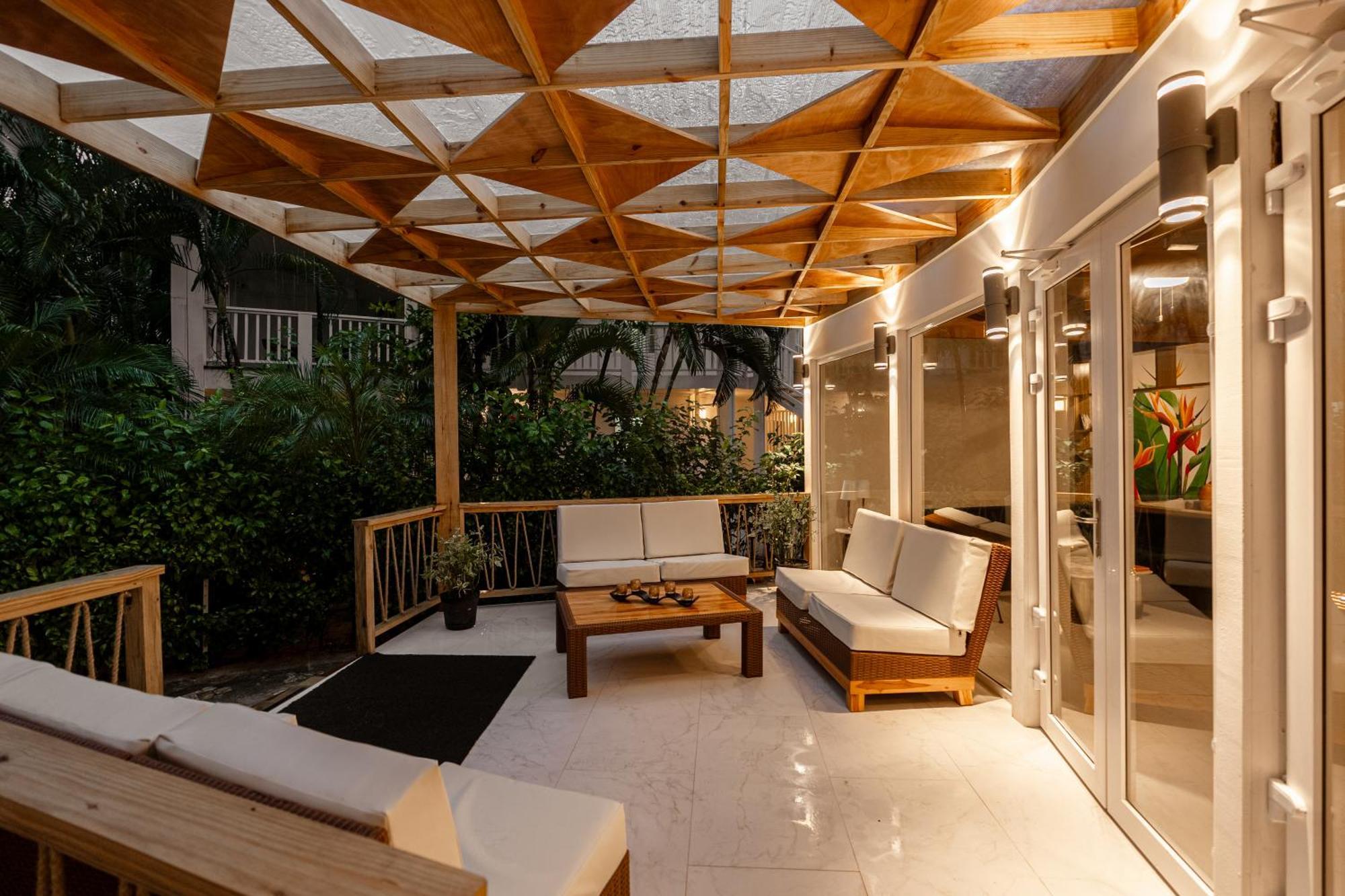 Paradise Beach Hotel & Resort West Bay Ngoại thất bức ảnh