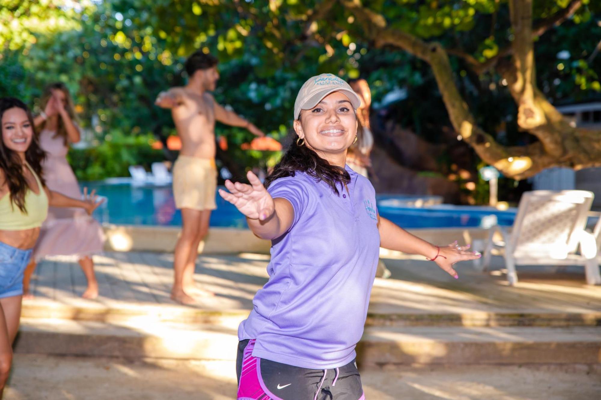 Paradise Beach Hotel & Resort West Bay Ngoại thất bức ảnh